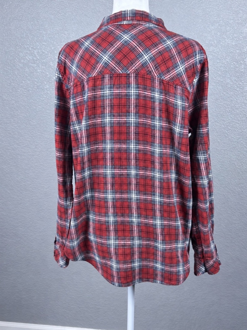 Universal Thread Red Plaid button down Long Sleeve Shirt 100% Cotton Size Medium - Picture 5 of 9